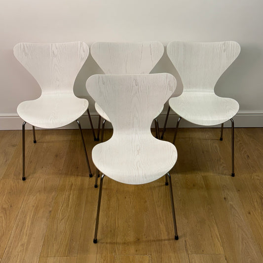Set of 4 White Series 7 chairs for Fritz Hansen