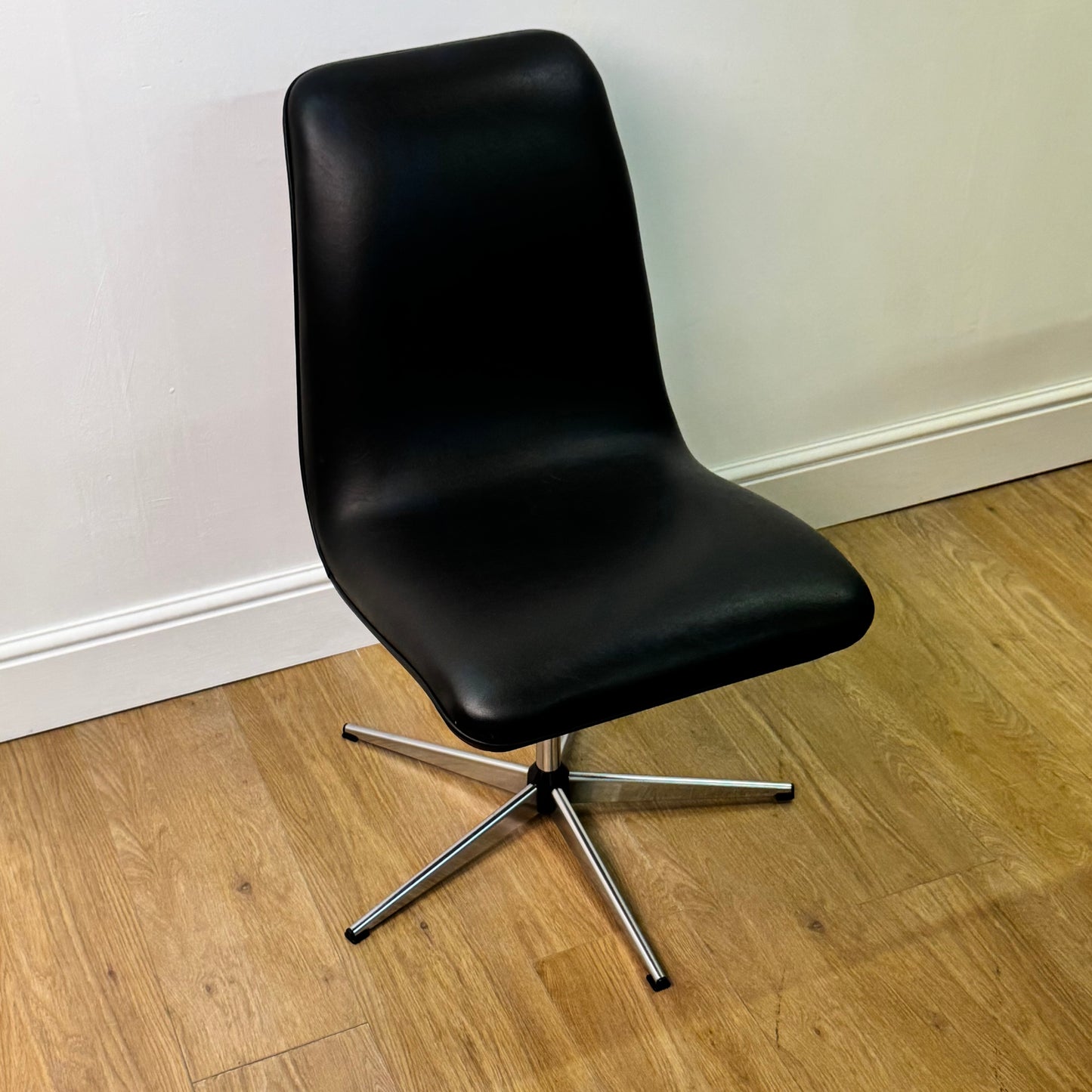 1960s Rosewood swivel chairs by Robert Heritage