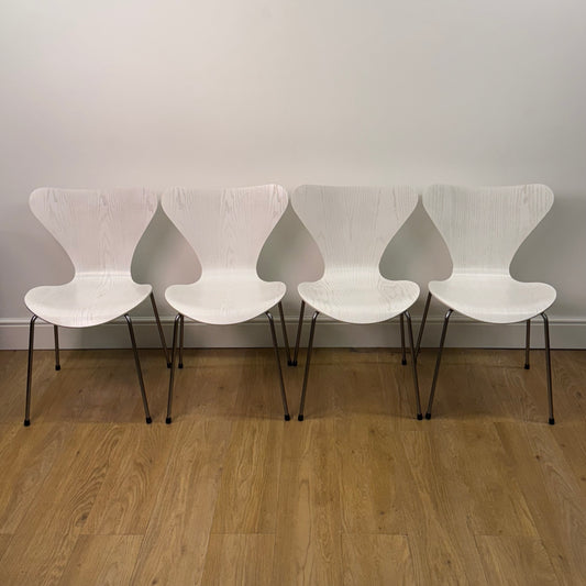 Set of 4 White Series 7 chairs for Fritz Hansen