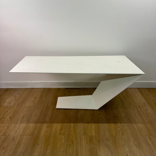 Contemporary white desk by Daniel Rode France