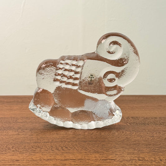 Brutalist glass elephant by Lars Hellsten 1970s