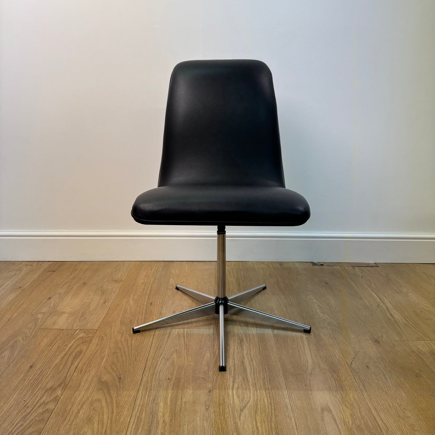 1960s Rosewood swivel chairs by Robert Heritage