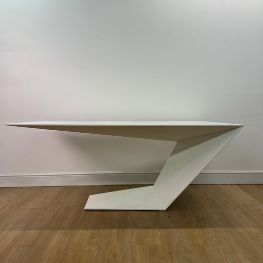 Contemporary white desk by Daniel Rode France