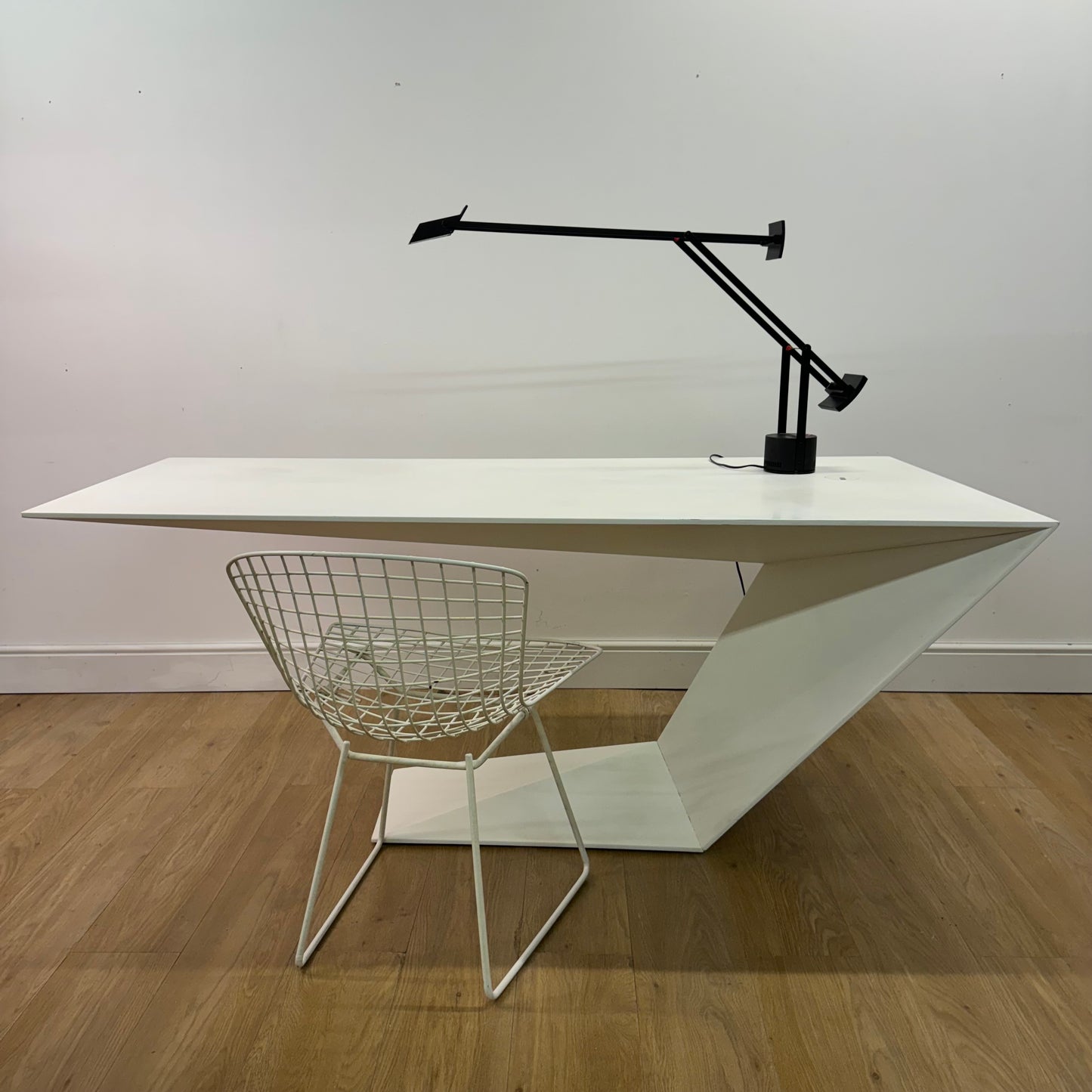 Contemporary white desk by Daniel Rode France