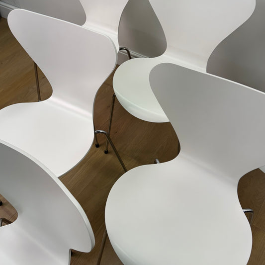 Set of 6 White Series 7 chairs for Fritz Hansen