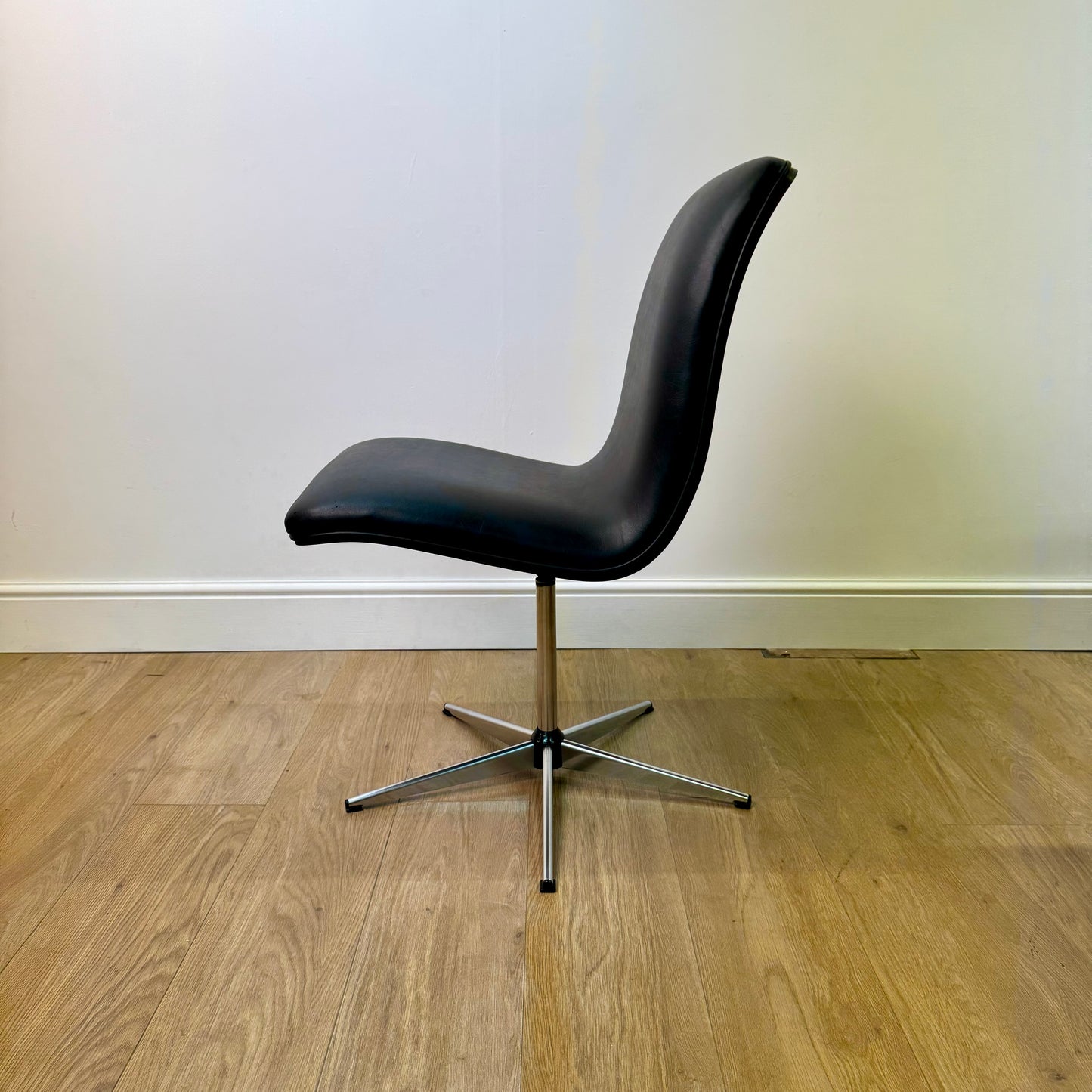 1960s Rosewood swivel chairs by Robert Heritage