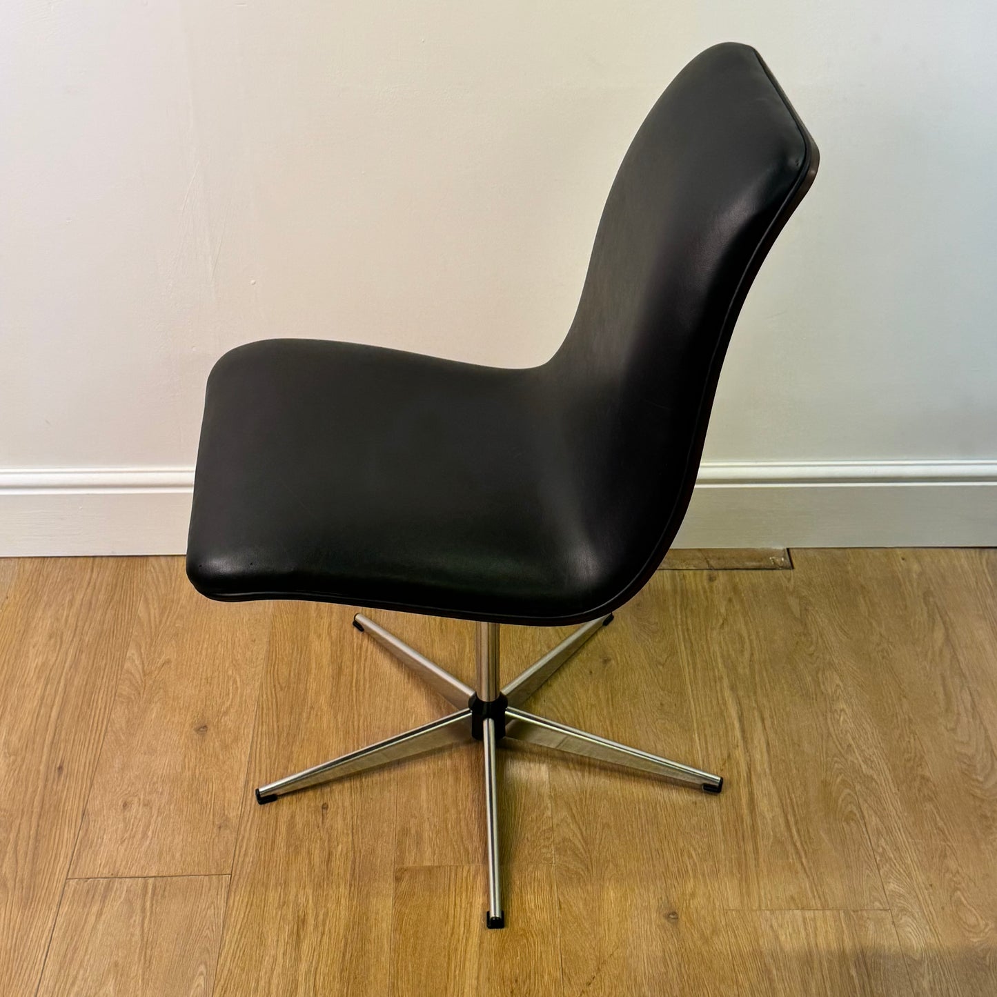 1960s Rosewood swivel chairs by Robert Heritage
