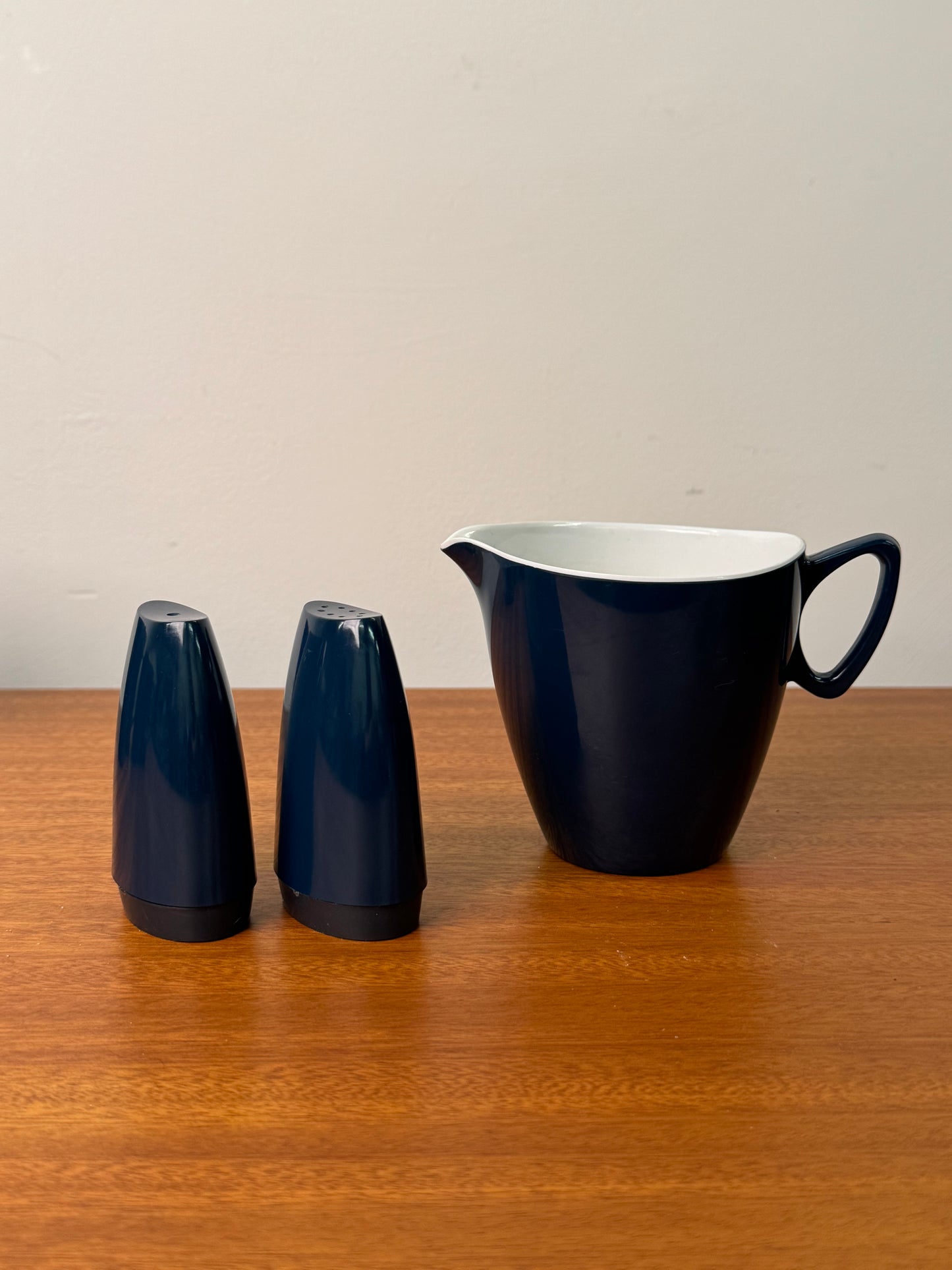1970s navy blue Melaware picnic set