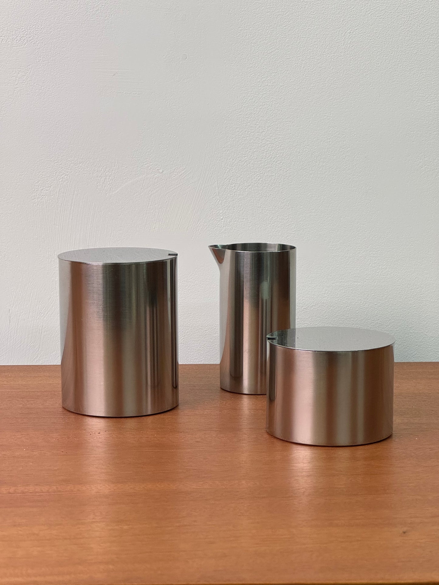 Cylinder line sugar and milk jug by Arne Jacobsen