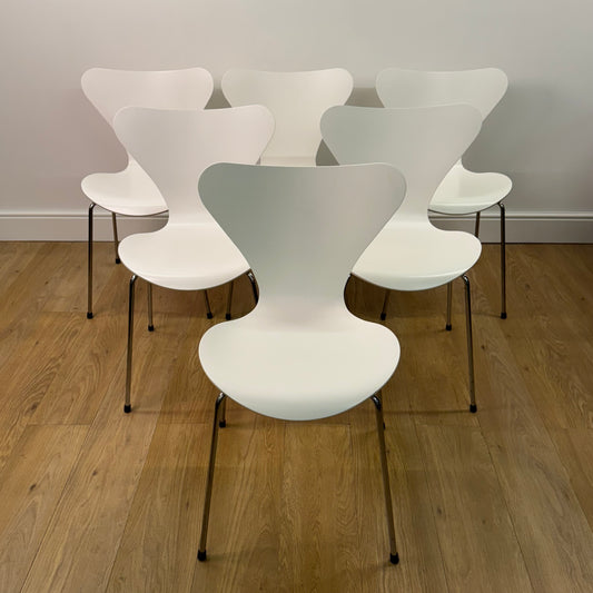 Set of 6 White Series 7 chairs for Fritz Hansen