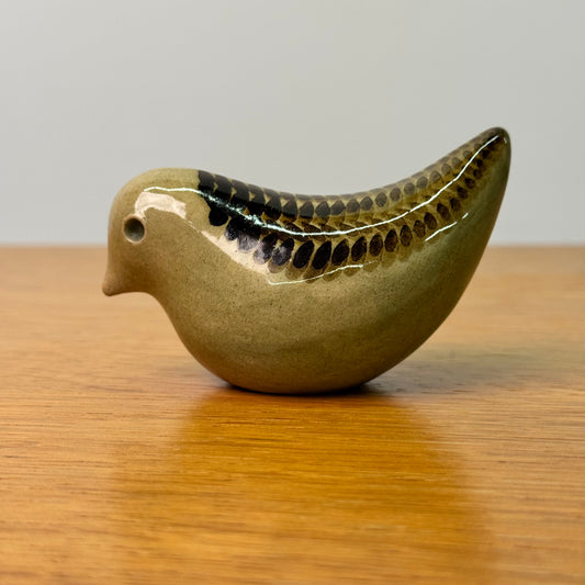 Stylised pottery bird by Simon Leaper