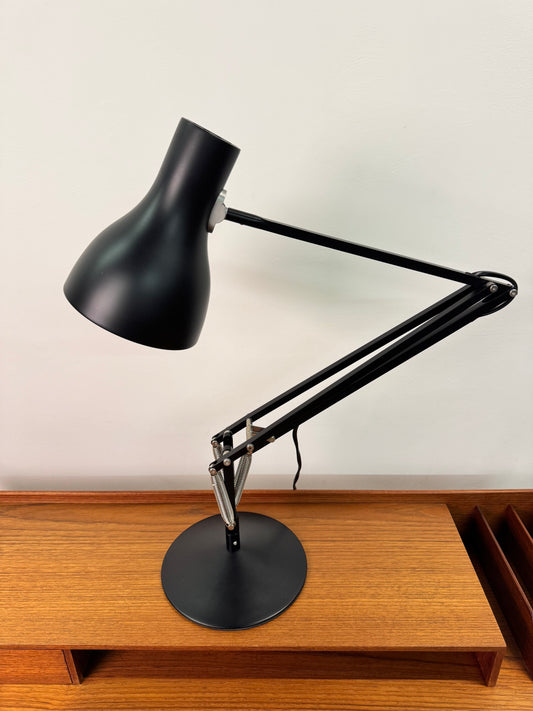 Black Model 75 anglepoise lamp