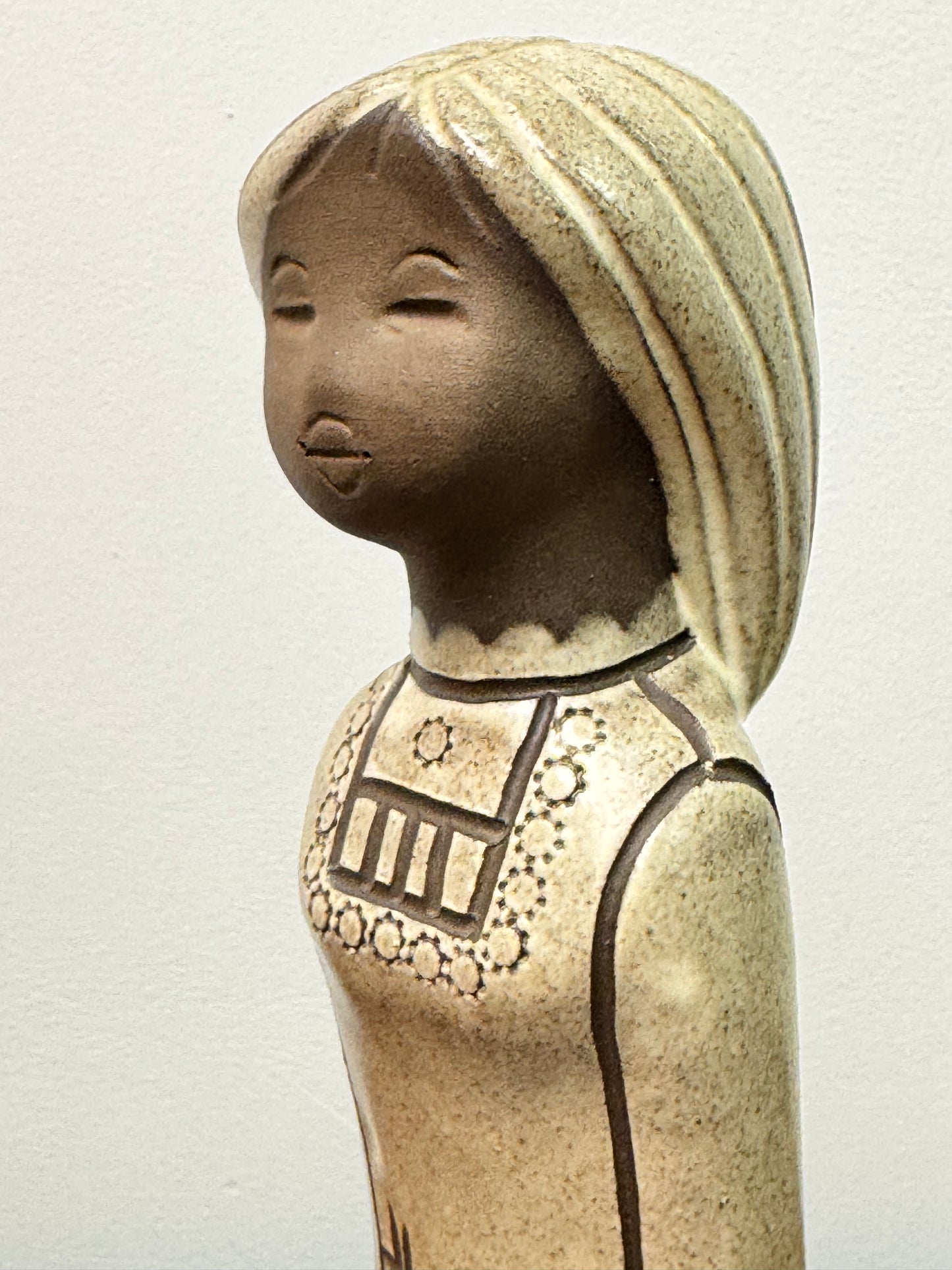 Seated girl by Tekt ceramics USSR 1970s