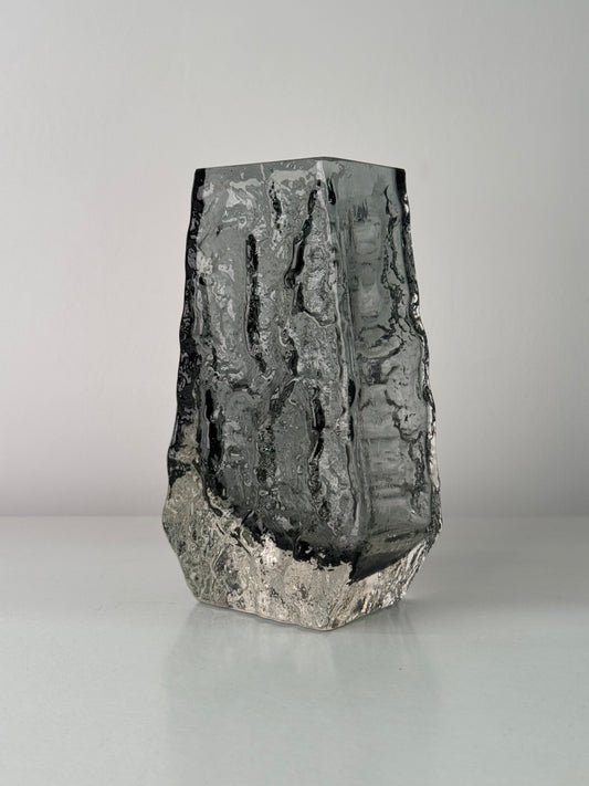 Whitefriars willow coffin vase