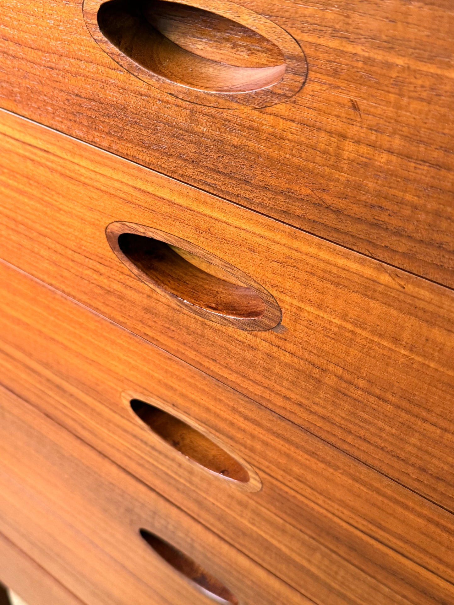 Walnut chest of drawers by Uniflex