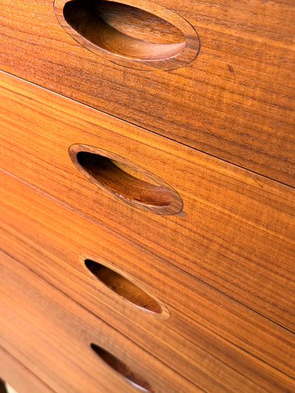 Walnut chest of drawers by Uniflex