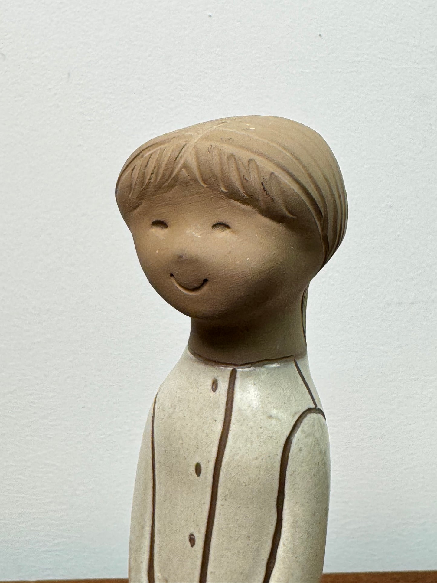 Standing girl by Tekt ceramics USSR 1970s