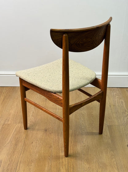 Set of 6 Rosewood dining chairs by Dyrlund Denmark