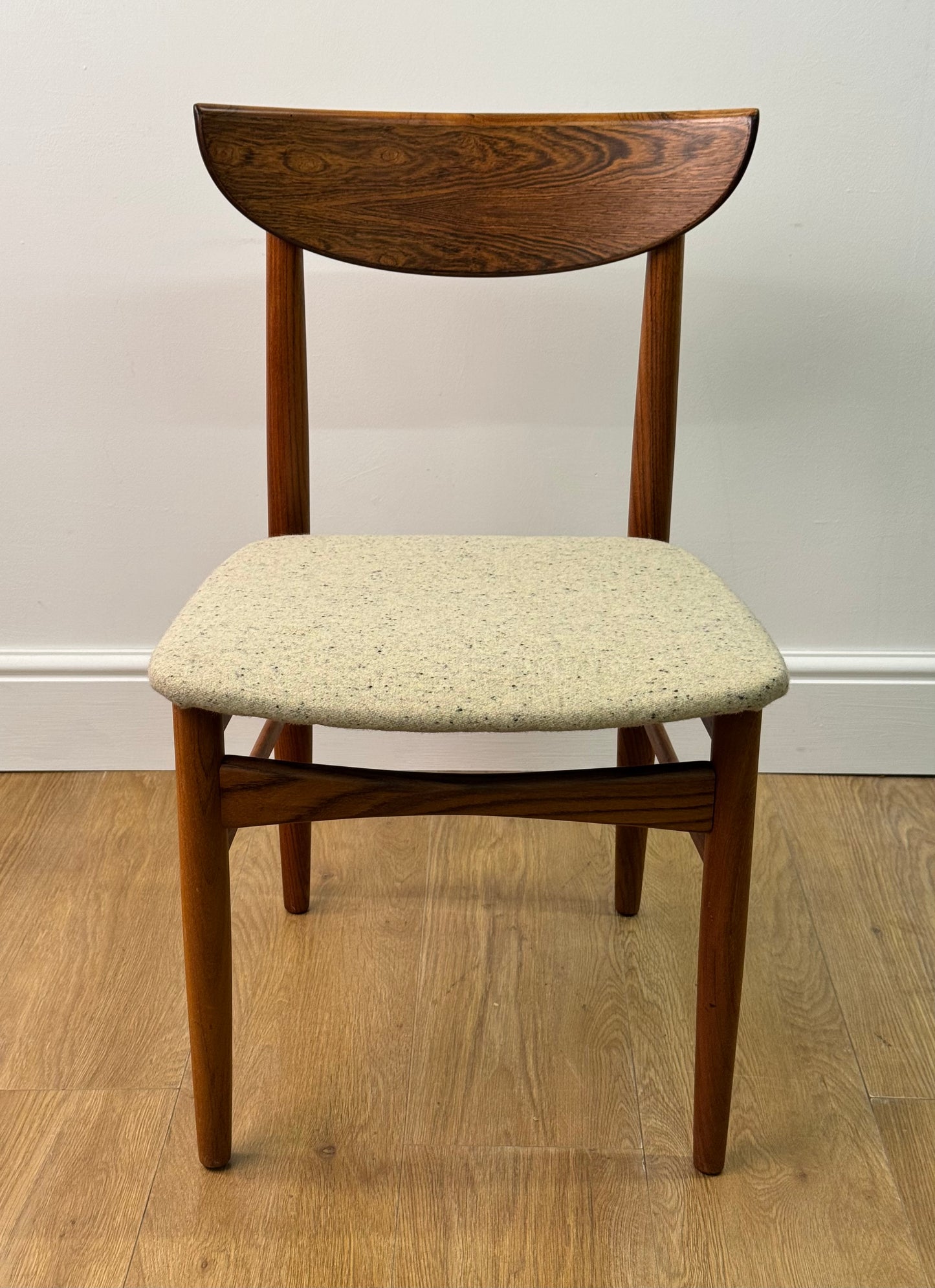 Set of 6 Rosewood dining chairs by Dyrlund Denmark