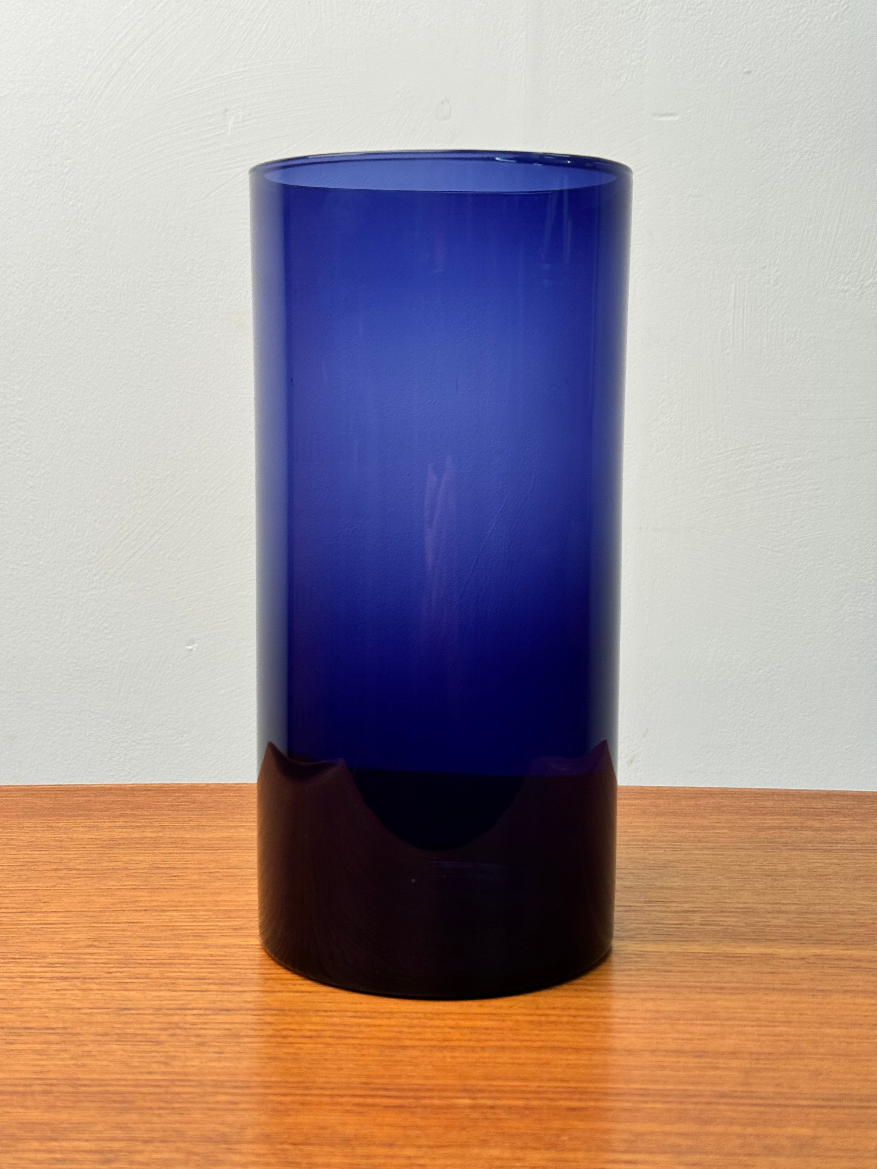 Spring vase designed by Kay Franck for Nuutajarvi Finland – Mark