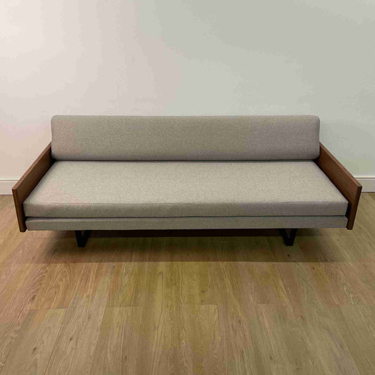 Original sofa bed by Robin Day for Hille