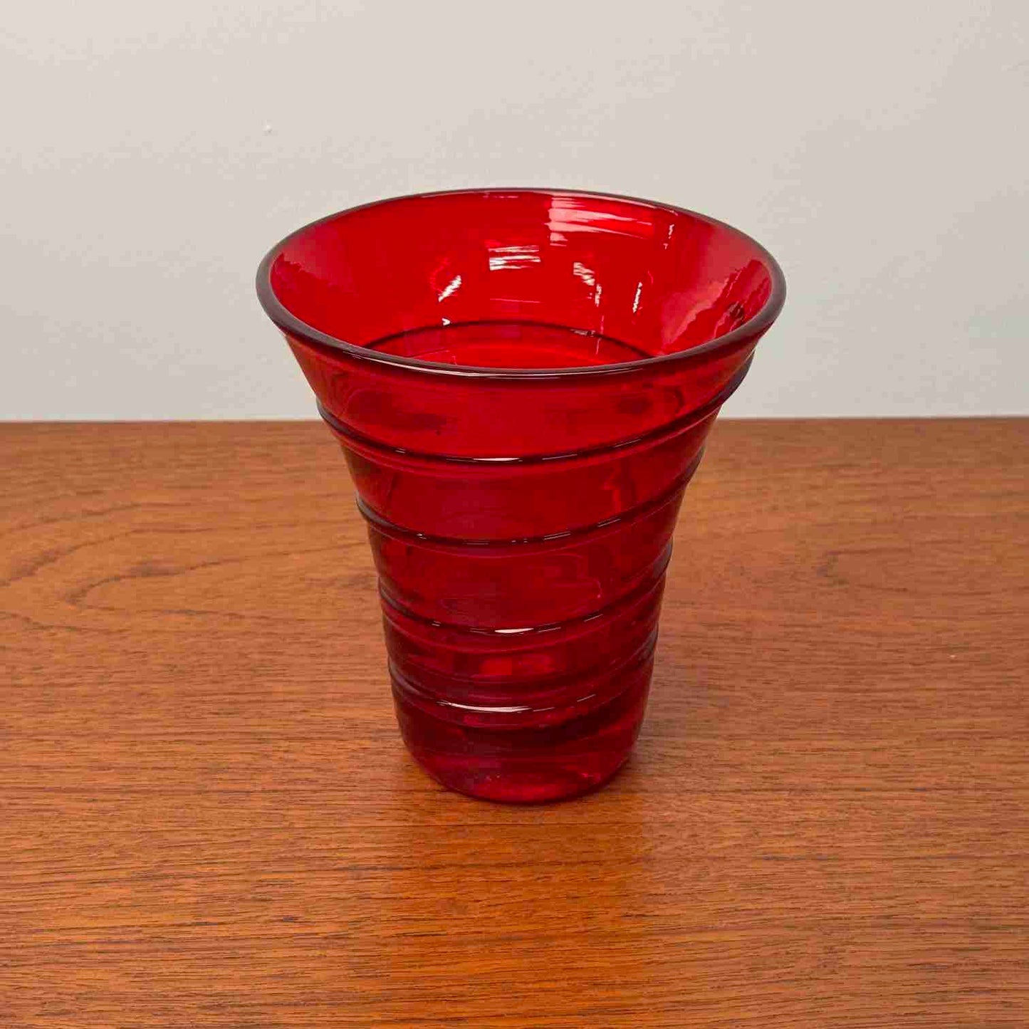 Whitefriars ruby ribbon trail footed vase